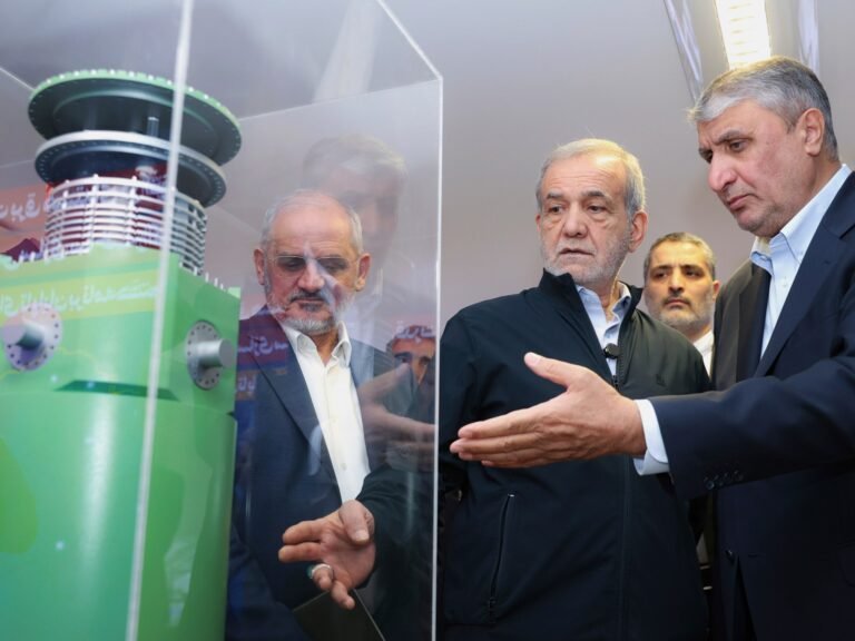 Vierde ronde van nucleaire gesprekken tussen de VS en Iran uitgesteld te midden van aanhoudende spanningen