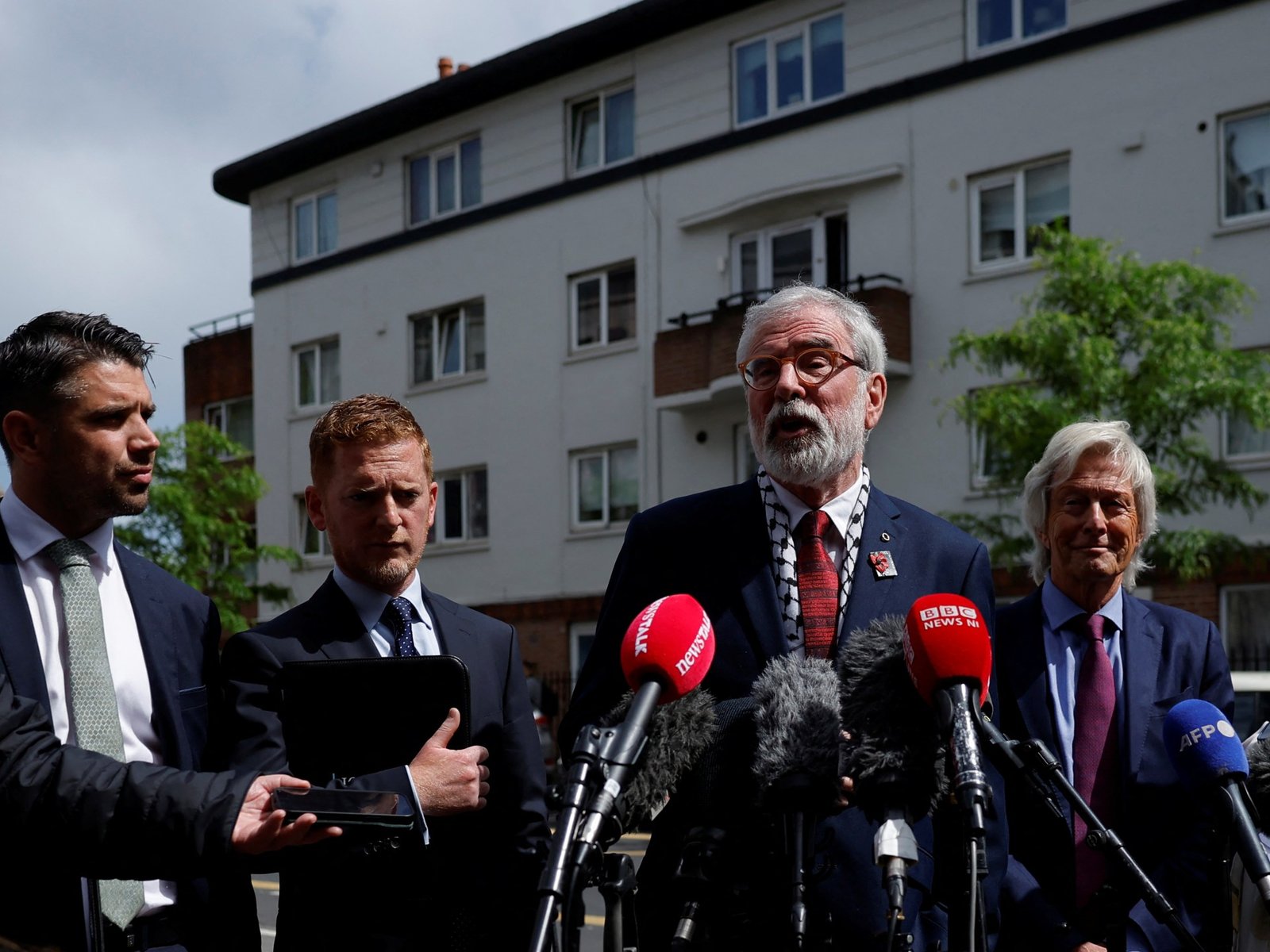 Voormalig Sinn Fein-leider Gerry Adams wint lasterzaak tegen de BBC