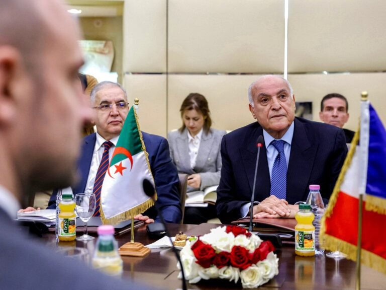 Waarom zijn de relaties tussen Algerije en Frankrijk zo gespannen?