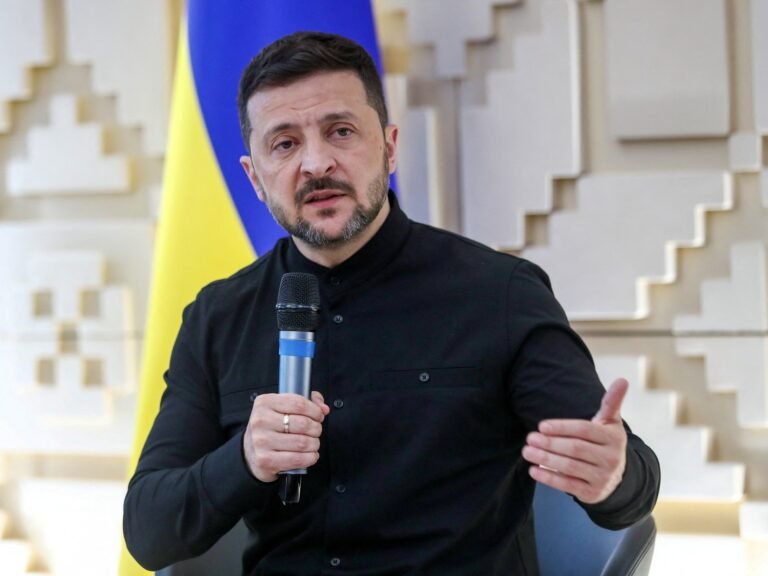 Zelenskyy van Oekraïne stuurt delegatie voor gesprekken met Rusland na afwezigheid van Poetin