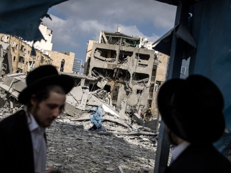 Afbeeldingen van de Escalerende Conflict Tussen Israël en Iran