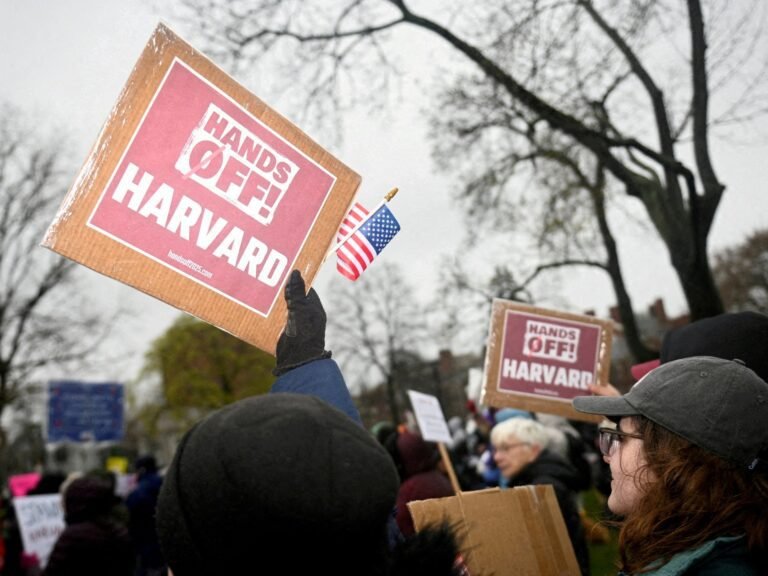 Amerikaanse rechter blokkeert Trumps poging om Harvard te verbieden buitenlandse studenten in te schrijven