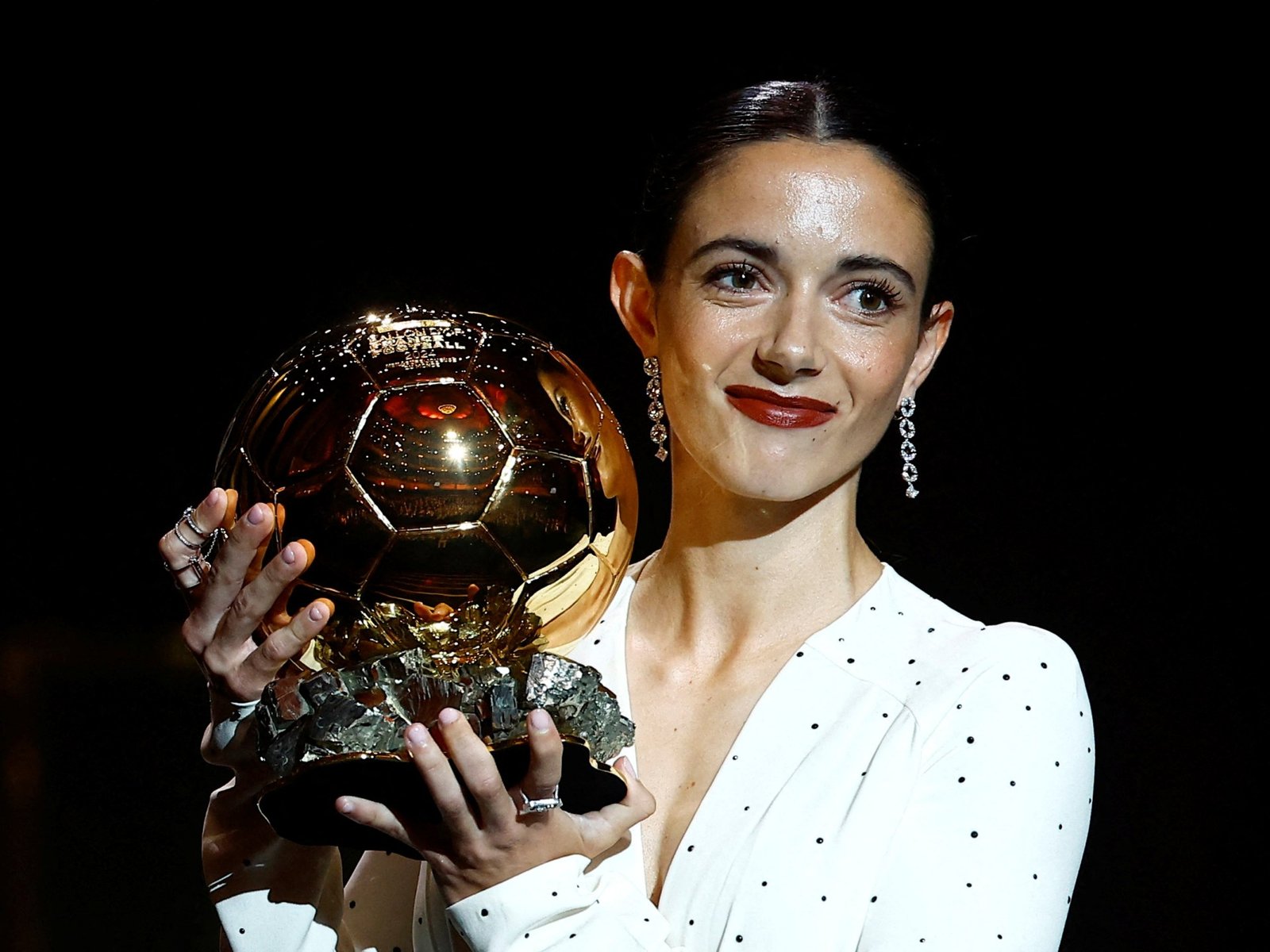Bonmati uit Spanje opgenomen in het ziekenhuis met meningitis voor Euro 2025