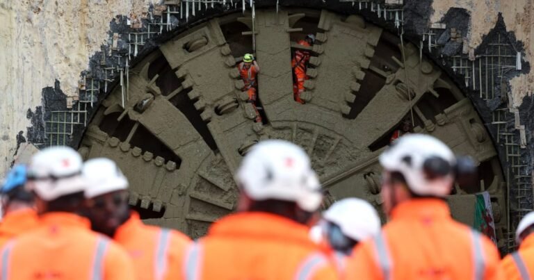 Britse overheid woedend over 'belachelijke' £125 miljoen ‘vleermuistunnel’