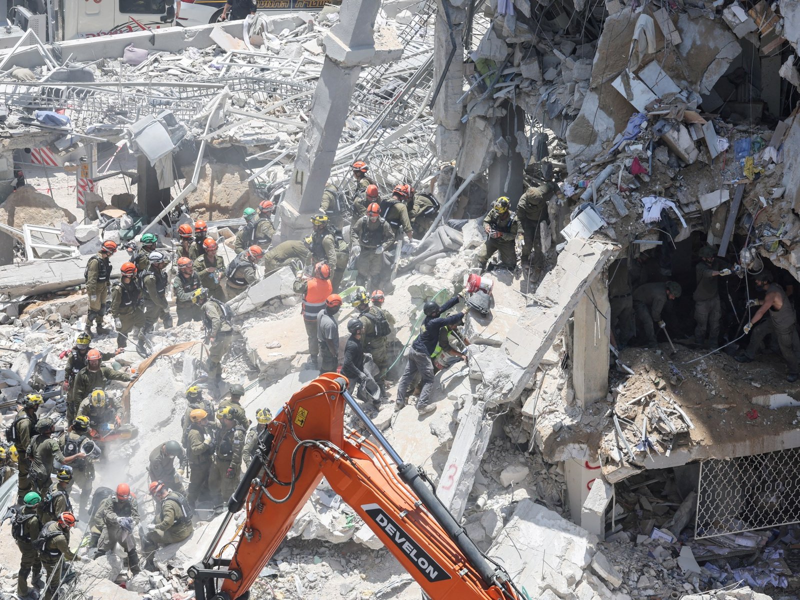 Derde dag van hevig conflict tussen Israël en Iran: Bombardementen, aanvallen en slachtoffers