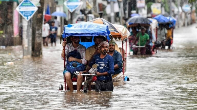 Dozens Doden in Noordoost-India door Overstromingen en Aardverschuivingen na Regenval