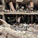 Foto's: Iraanse raketten treffen Israël na Amerikaanse bombardementen op nucleaire locaties in Iran