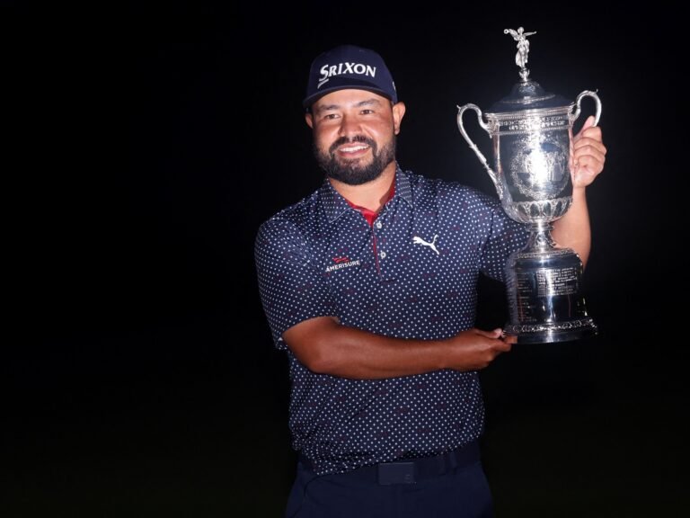 Golf: JJ Spaun wint regenachtige US Open en behaalt eerste grote titel