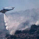 Griekenland Strijdt Tegen Bosbrand Dichtbij de Hoofdstad Te midden van de Eerste Zomerhittegolf