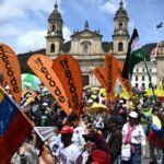 Grote Protesten in Colombia ter Ondersteuning van de Arbeidsreformen van President Petro