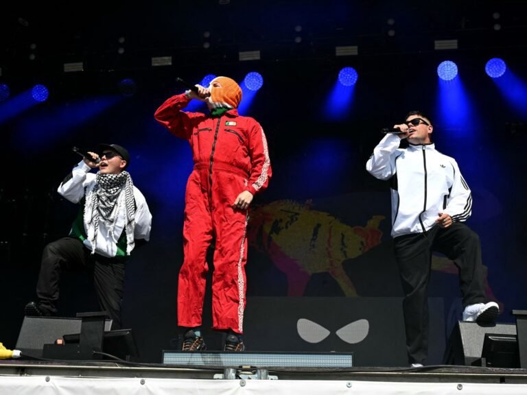 Ierse band Kneecap steunt Palestina Actiegroep op Glastonbury