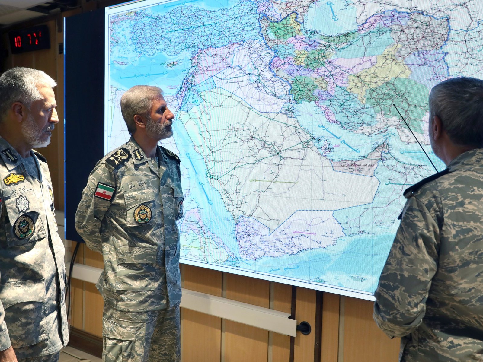 Iran Waarschuwt Trump en Reageert op Israël: 'We Zullen Deze Oorlog Beëindigen'