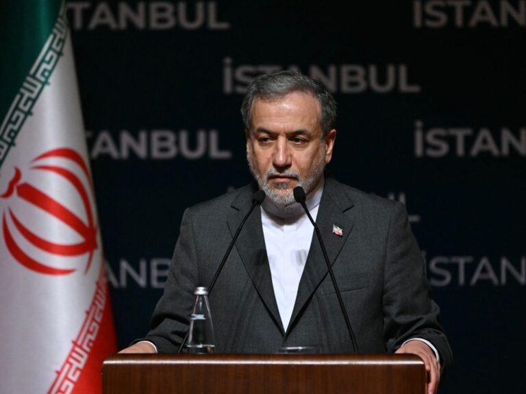 Iran Waarschuwt de VS voor Gevolgen na Aanvallen, Beschuldigt Trump van Verraad aan Zijn Kiezers