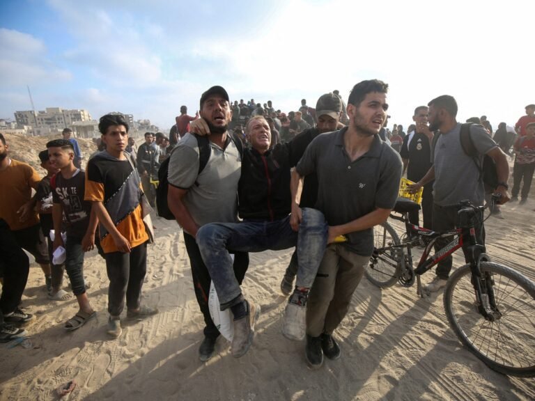 Israël doodt minstens 43 Palestijnen in Gaza, waaronder hulpzoekers