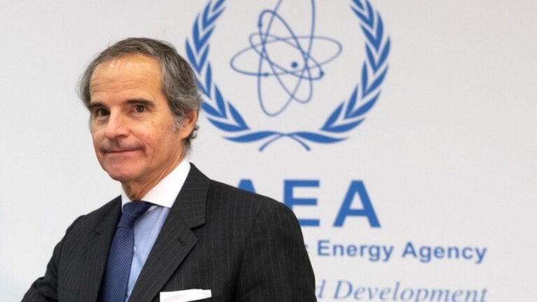 Israƫlische aanval kan Iran aanzetten tot zoektocht naar nucleaire wapens, waarschuwt IAEA-directeur