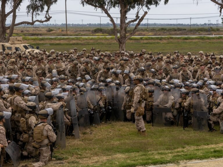 Mariniers Bereiden Zich Voor op Inzet in Los Angeles Terwijl Protesten Zich Door de VS Verspreiden