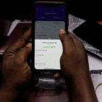 Nigerianen vallen ten prooi aan cryptoscams: 'Ik investeerde in een Ponzi-schema'