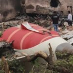 Onderzoekers doorzoeken crashlocatie van Air India terwijl Modi de enige overlevende ontmoet