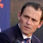 President van de Universiteit van Virginia treedt af onder druk van de Amerikaanse overheid