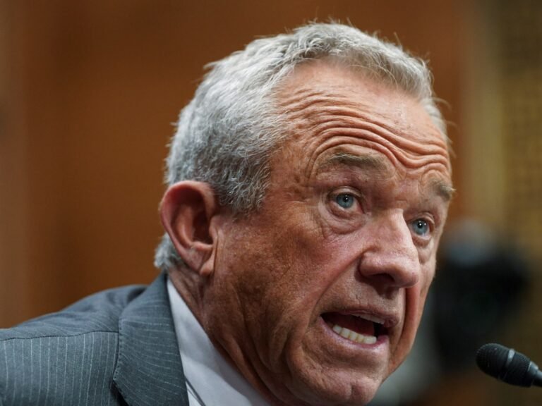 Robert Kennedy Jr. zet alle 17 leden van het CDC-vaccinpanel uit