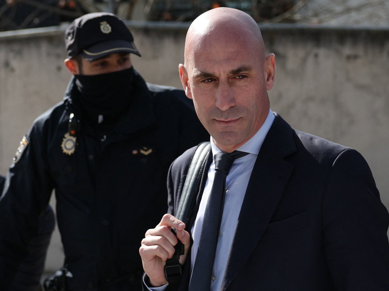 Rubiales gaat in beroep tegen boete voor gedwongen kus aan Hermoso