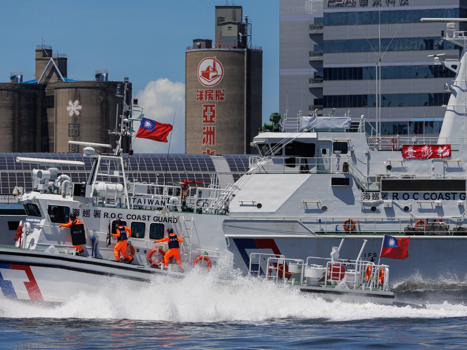 Taiwan ontdekt tientallen Chinese vliegtuigen nabij eiland na patrouille van Brits schip