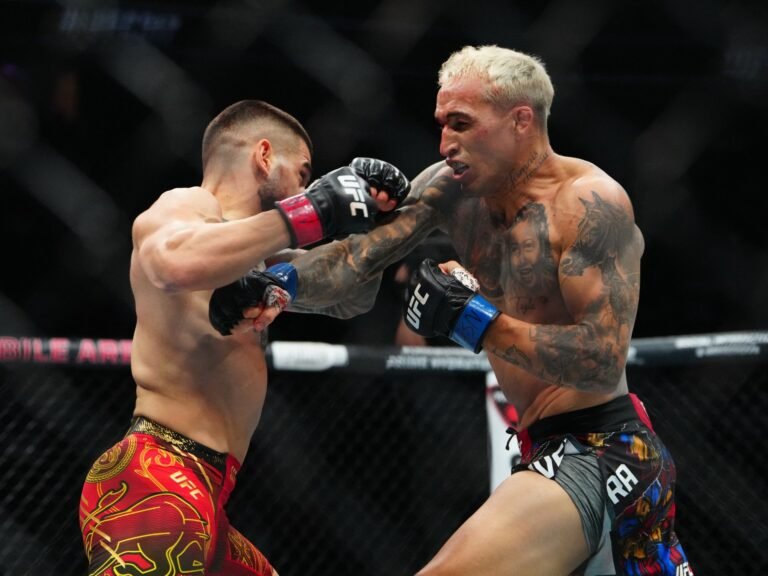 Topuria Behaalt UFC Lichte Gewichtsklasse Titel met Indrukwekkende Knockout van Oliveira