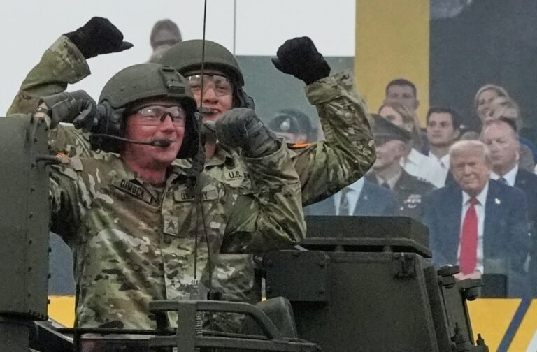 Trump Leidt Militaire Parade: Viering of 'Dictator Gedrag'?