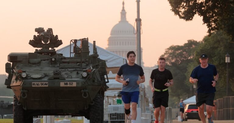 Trump organiseert 'onvergetelijke' militaire parade in DC: Voor wie is het bedoeld?