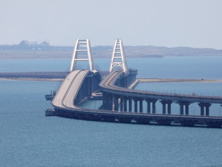 Ukrainse Strijdkrachten Beschadigen Russische Brug naar Geannexeerd Crimea