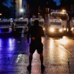 Waarom zijn er rellen tegen immigratie uitgebroken in Noord-Ierland?