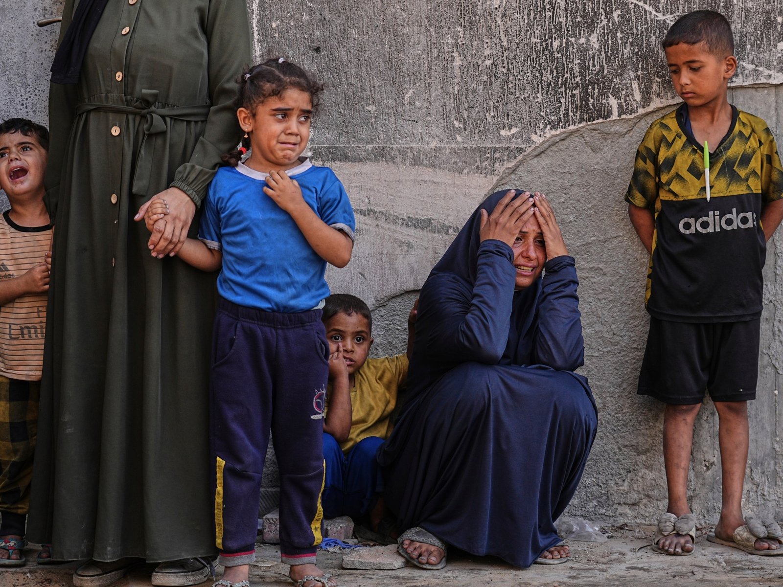 Week in Afbeeldingen: Israël's Gaza Offensief en Protesten in Servië
