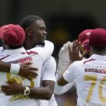 West-Indië ontketent Caribische storm terwijl Australië inzakt in Test in Barbados