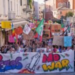 ‘Geen Bezos, geen oorlog’: Protestanten overspoelen de straten van Venetië tijdens bruiloft