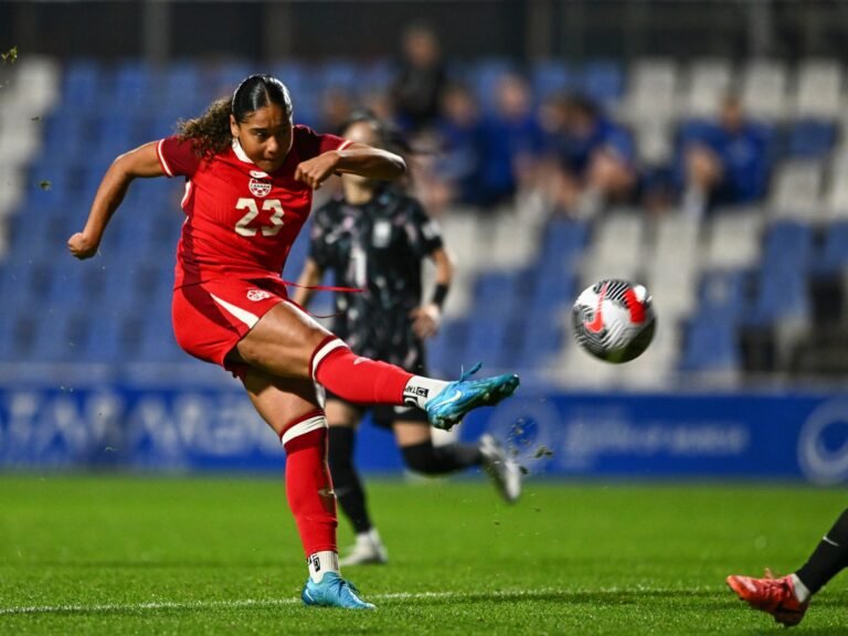 Arsenal verwelkomt Olivia Smith uit Canada voor recordbedrag in het vrouwenvoetbal