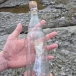Bericht in een fles gevonden in Ierland roept theorieën op over Taiwanese bemanning