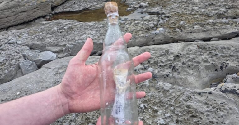 Bericht in een fles gevonden in Ierland roept theorieën op over Taiwanese bemanning