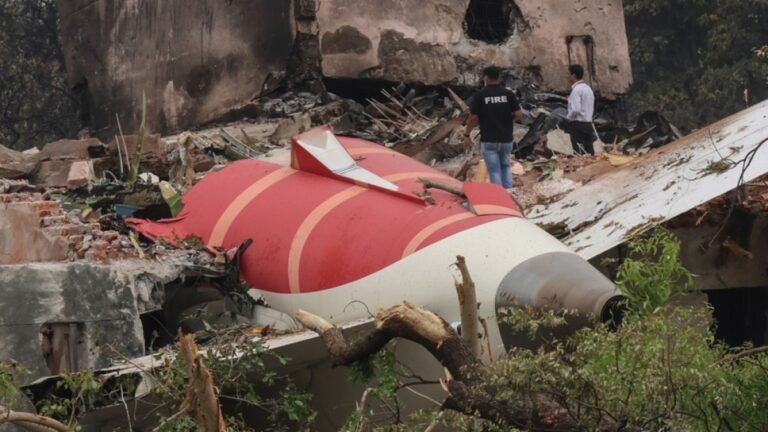 Brandstofwissels stopgezet kort voor dodelijke Air India-crash, eerste rapport onthult