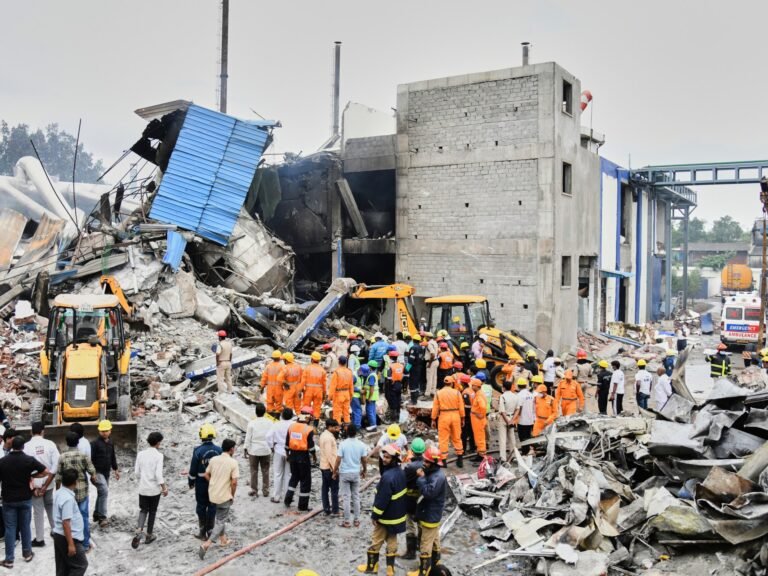 Doodentol stijgt naar 36 na explosie en brand in Indiaanse farmaceutische fabriek