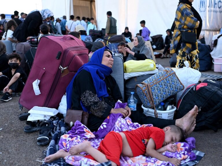 Foto's: Bijna een half miljoen Afghanen keren terug uit Iran te midden van een harde aanpak