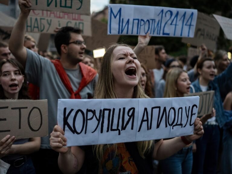 Foto's: Oekraïne protesteert tegen Zelenskyy's maatregelen om anticorruptieagentschappen te beperken