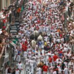 Foto's: Spannende momenten en avonturen tijdens de iconische opening van de stierenren in Pamplona, Spanje