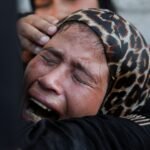 Hamas stemt in met vrijlating van 10 gijzelaars terwijl Israëlische aanvallen 74 doden in Gaza veroorzaken