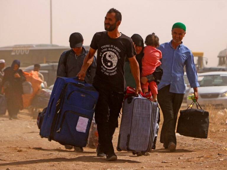 Iran waarschuwt miljoenen Afghanen om te vertrekken of arrestatie te riskeren voor deadline