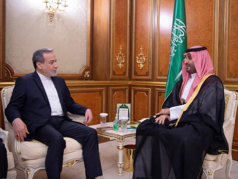 Iranese Minister van Buitenlandse Zaken Araghchi en Saoedische Kroonprins MBS houden 'vruchtbare' gesprekken in Jeddah