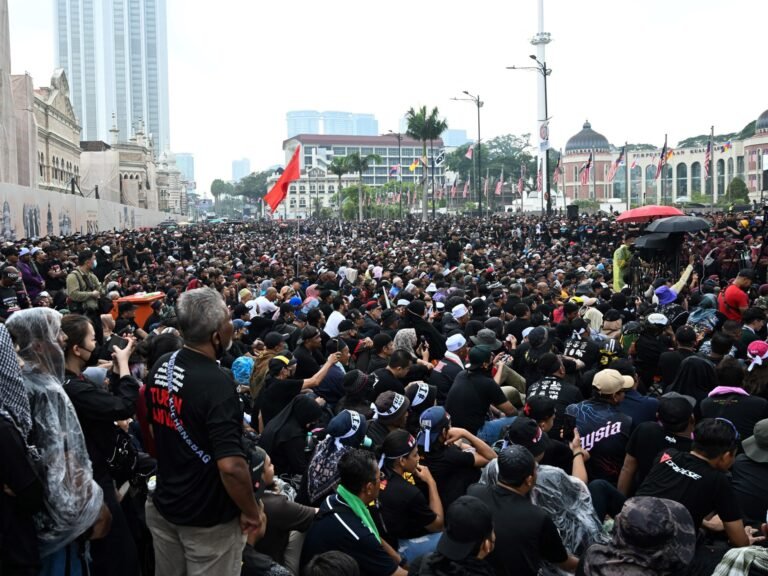 Malaysiërs protesteren tegen stijgende levenskosten en eisen het aftreden van premier Anwar Ibrahim