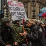 Milei tempert inflatie, maar Argentijnen blijven moeite hebben met het betalen van basisbehoeften