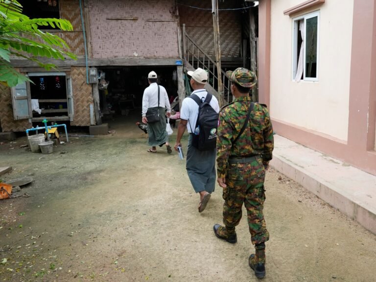 Myanmar's Militaire Regering Legt Lange Gevangenisstraffen Op Voor Verkiezingsprotesten