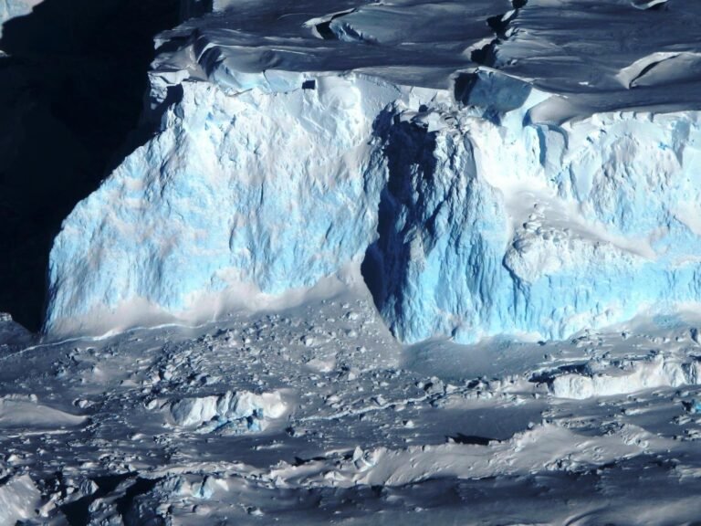 Nieuwe Datatool Meet Hoe en Waar Antarctica's IJs Breekt