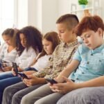 Onderzoek: Smartphones veroorzaken 'suïcidale gedachten, laag zelfbeeld en agressie' bij kinderen onder de 13 jaar